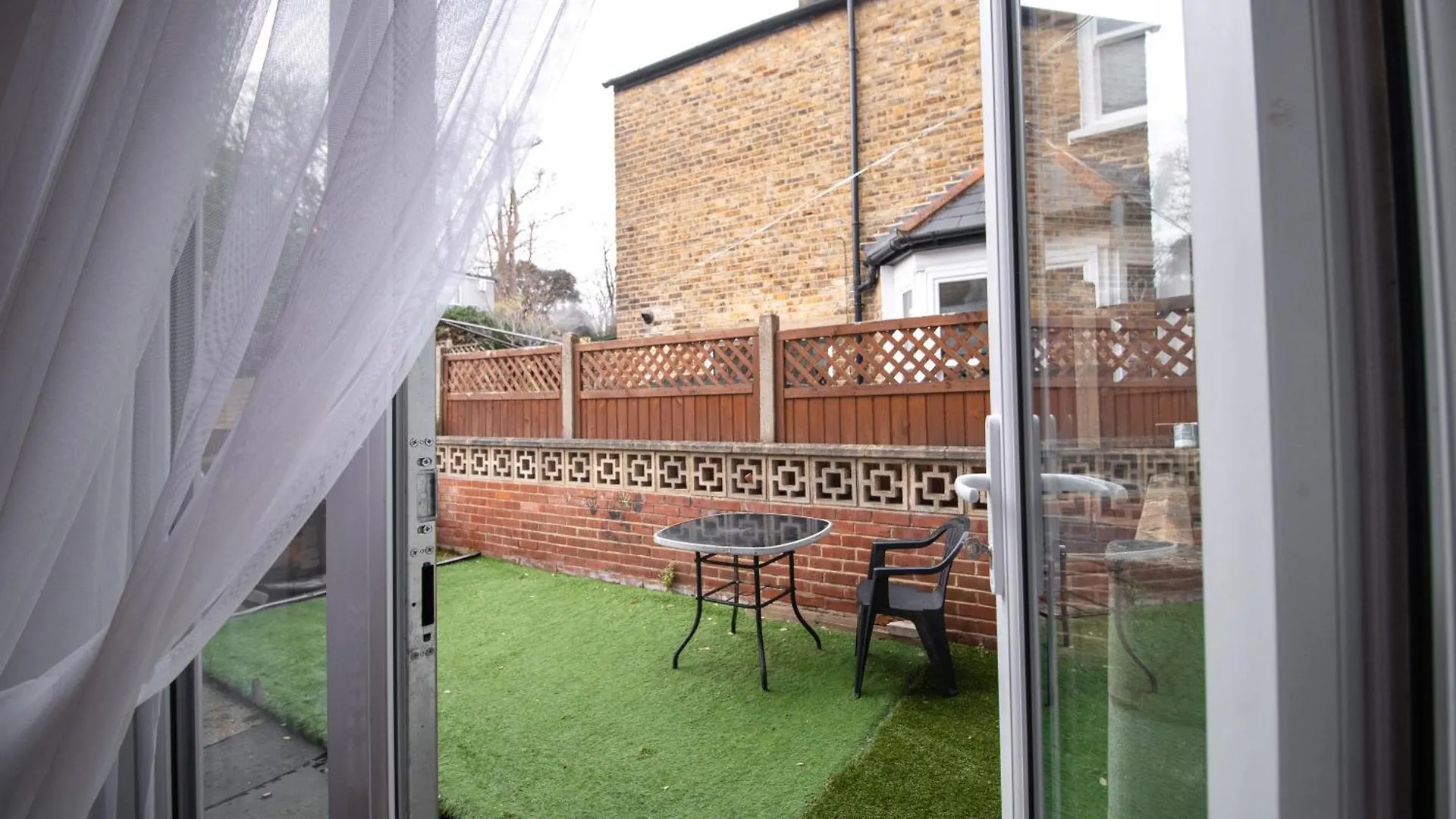 Апартаменты 2Bd Garden Flat - Parking - O2,Excel,Cityairport Лондон Великобритания