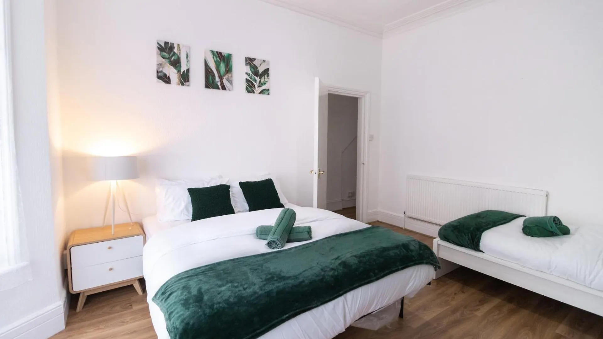 2Bd Garden Flat - Parking - O2,Excel,Cityairport Лондон Апартаменты